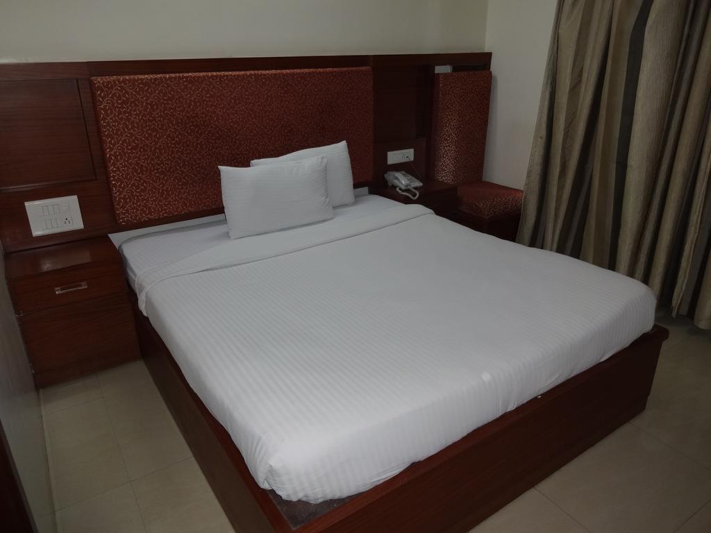 La Hospin Hotel ราจาห์มันดรี ห้อง รูปภาพ