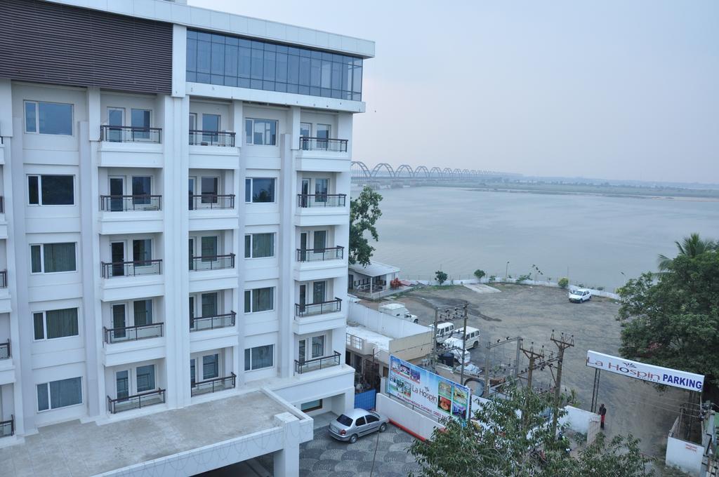 La Hospin Hotel ราจาห์มันดรี ห้อง รูปภาพ