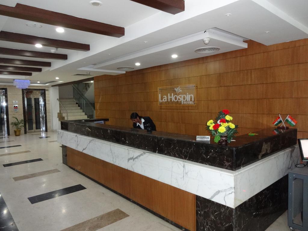 La Hospin Hotel ราจาห์มันดรี ห้อง รูปภาพ