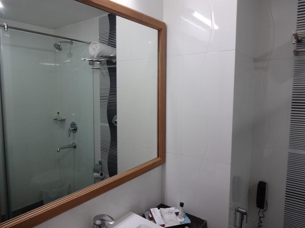 La Hospin Hotel ราจาห์มันดรี ห้อง รูปภาพ