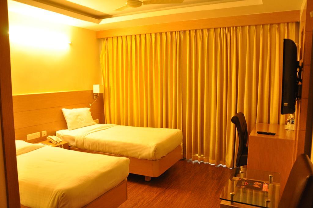 La Hospin Hotel ราจาห์มันดรี ห้อง รูปภาพ
