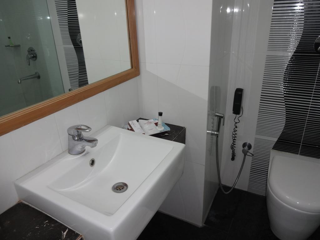 La Hospin Hotel ราจาห์มันดรี ห้อง รูปภาพ