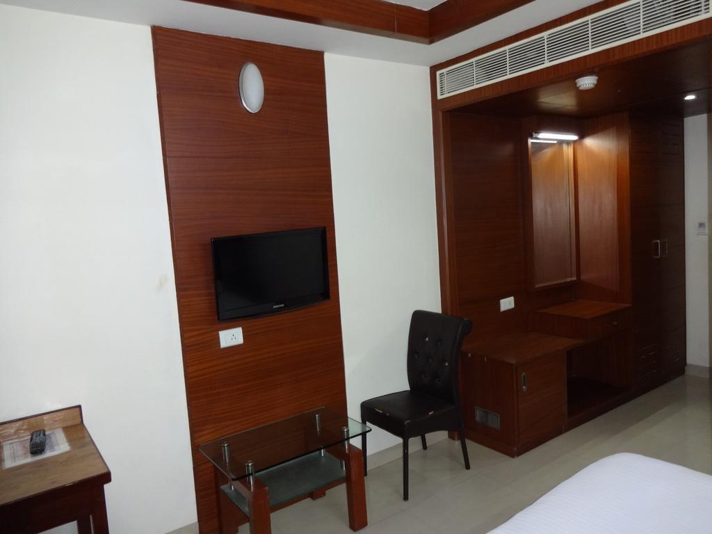 La Hospin Hotel ราจาห์มันดรี ห้อง รูปภาพ
